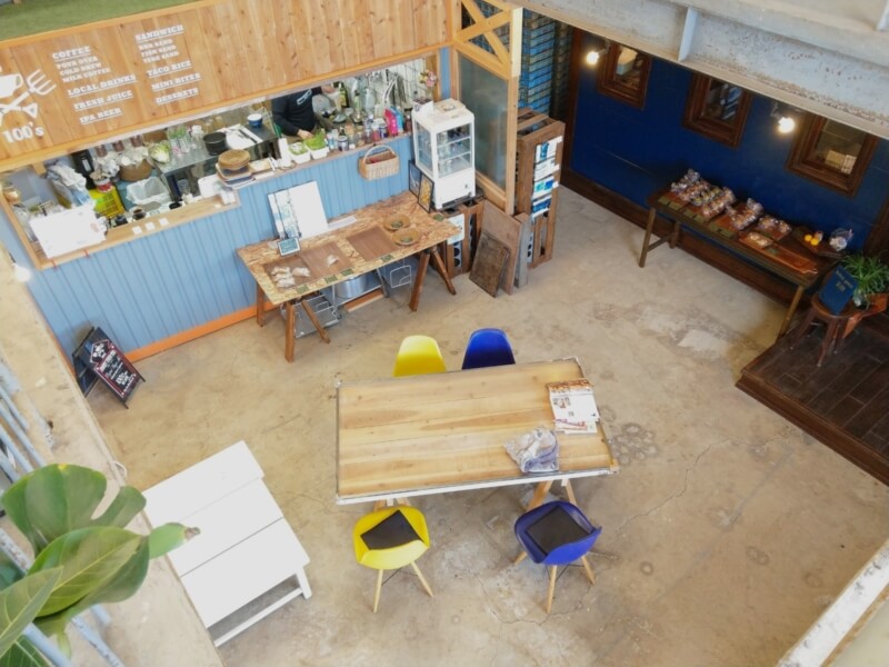 ボーダレスラウンジ店内
